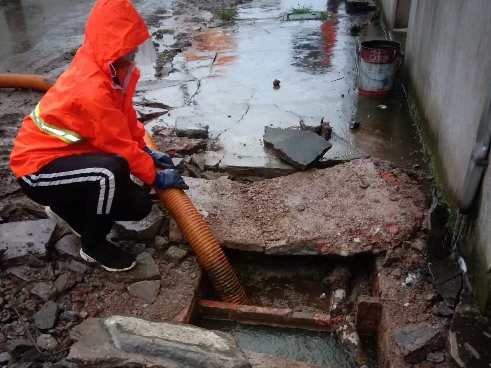 诏安专业清理污水池 炜誉市政以规范流程守护城市 “肠道”